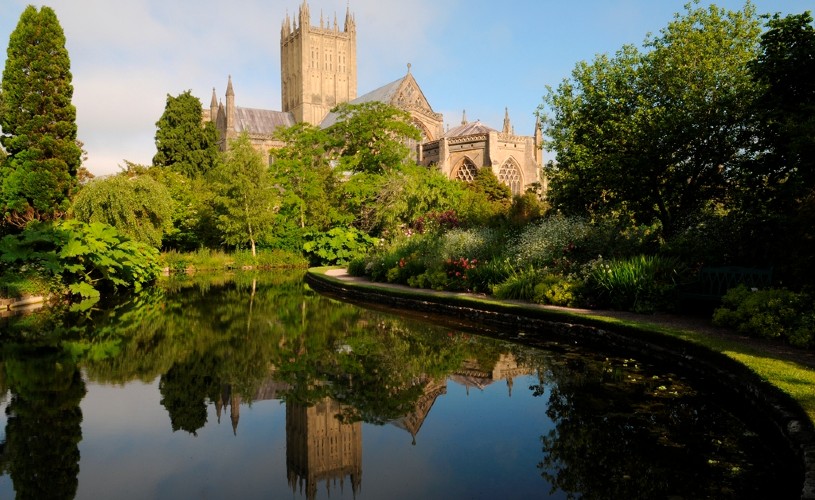 Wells pools in front of the Cathedral